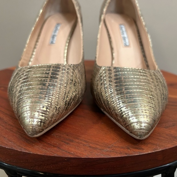 Charles David Fine Leather Pumps - Picture 5 of 9